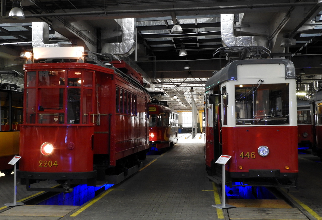 2204, 446
Wagon wieżowy typu W nr 2204 i wóz K nr 446 na wystawie tramwajów w ZNT T-3 z okazji Nocy Muzeów.
Słowa kluczowe: W K 2204 446 ZNT