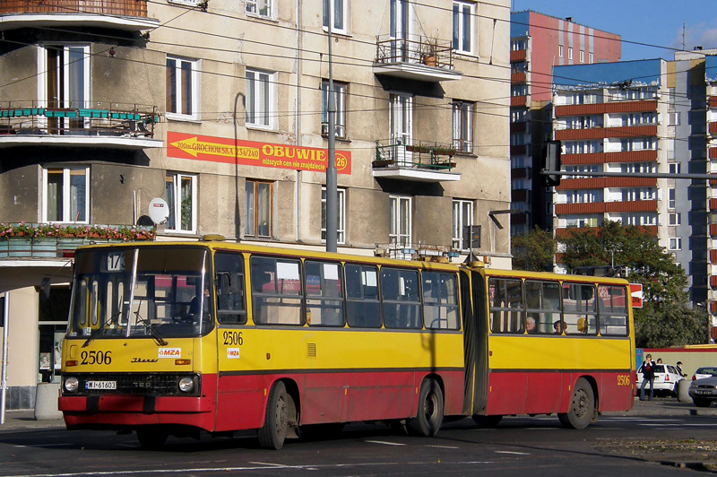 2506
We Wszystkich świĘtych i Zaduszki linia 173 została zasilona m.in. przegubowymi Ikarusami z Ostrobramskiej.
Słowa kluczowe: IK280 2506 173 Wiatraczna 2007